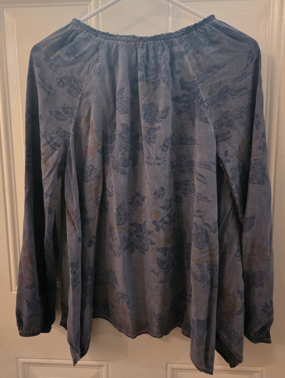 new directions Blue Floral Long-Sleeve Peasant Shirt